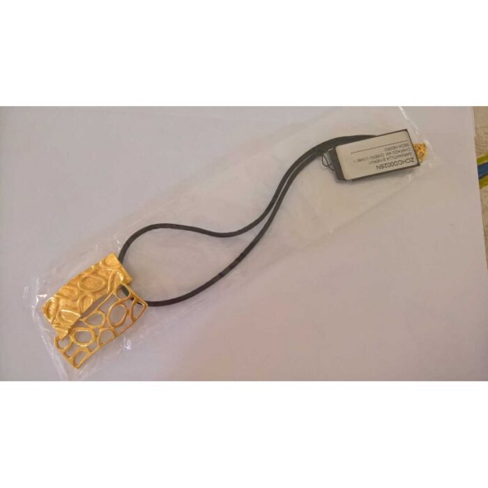 colgante rectangular dorado